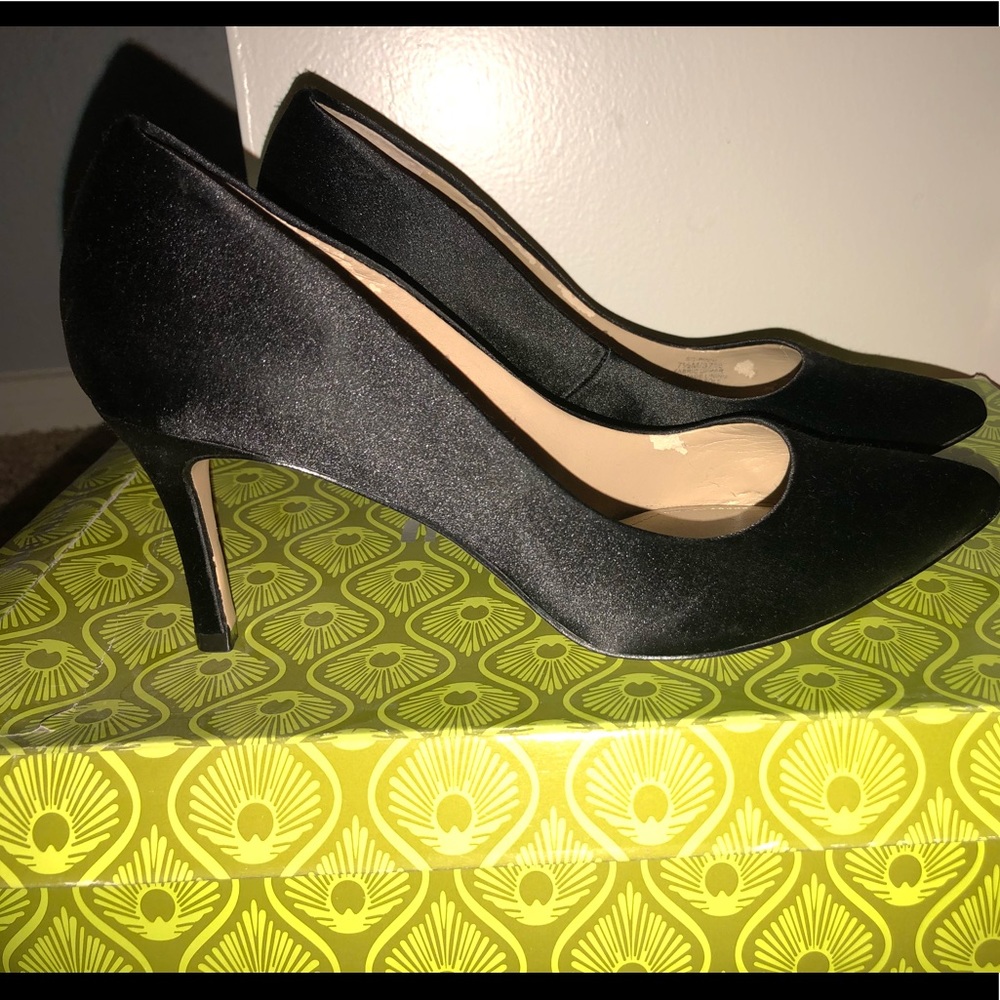 BCBG classic black satin shoe